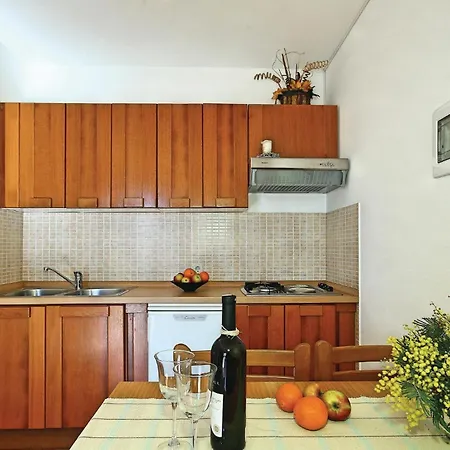 Lovely In With Kitchen Appartement *