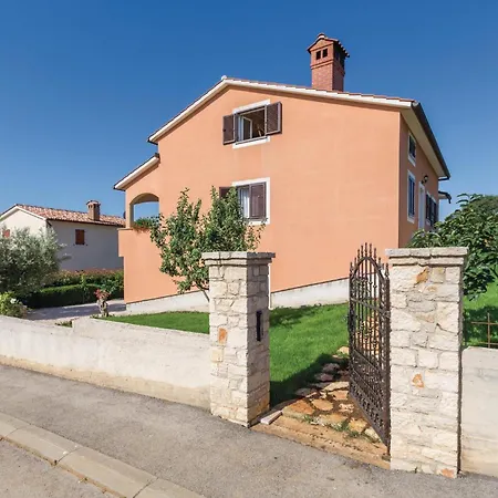 Appartamento Lovely In With Kitchen